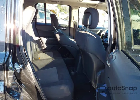 2012 Jeep Patriot Latitude z USA, uszkodzony, nr VIN 1C4NJPFA4CD704582